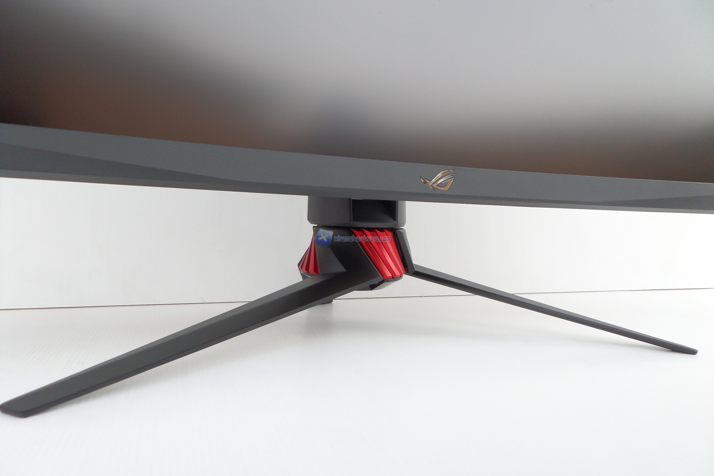ASUS ROG Strix XG27VQ: il monitor FreeSync targato ROG