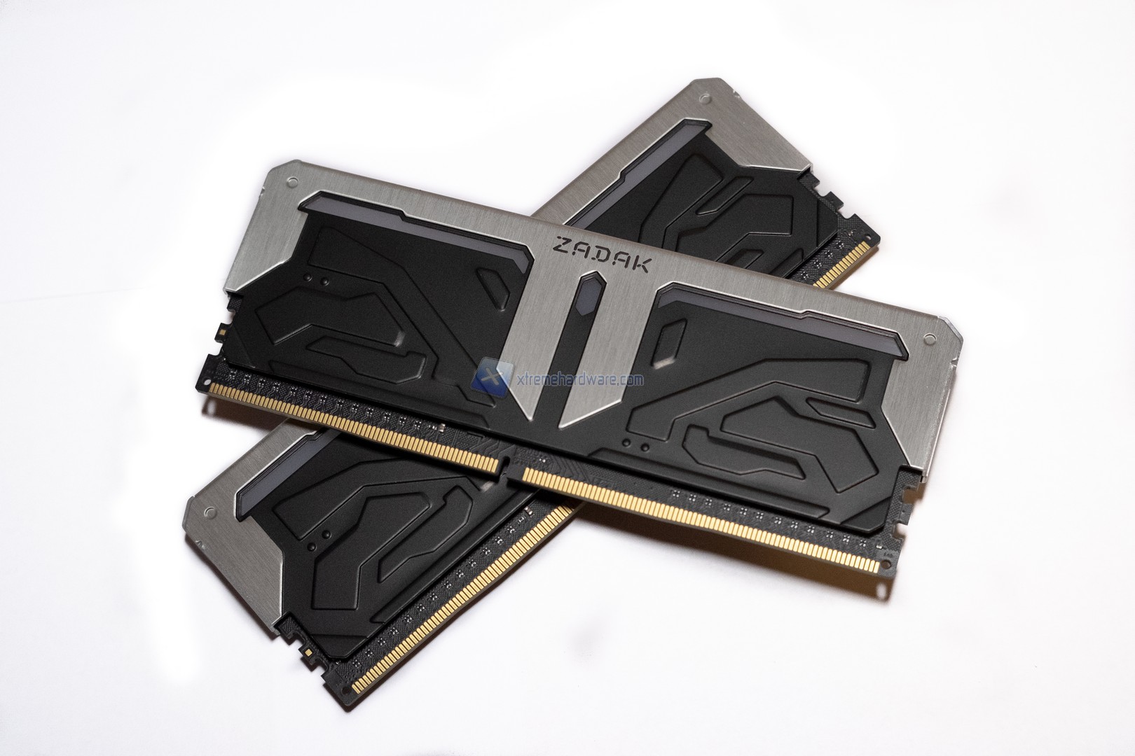 Zadak Spark 16GB 4133MHz, RGB full-power